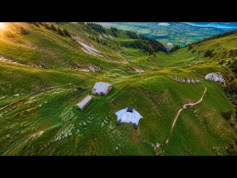 Hut Flyby Wingsuit BASEjump