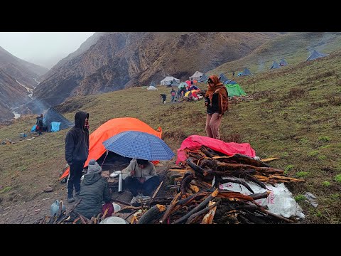 Most Peaceful Relaxing Himalayan Village life into the Snow