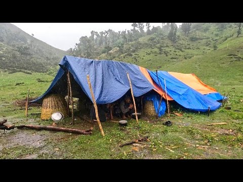 Very Peaceful And Relaxing Environment Heavy Rain in the
