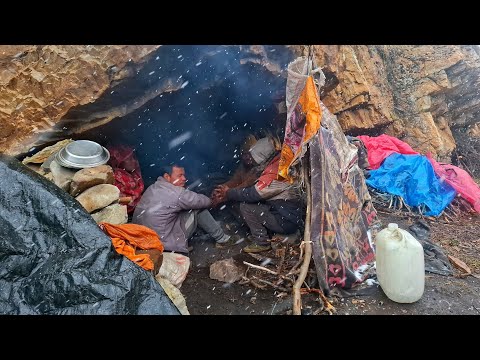 Best Life in The Nepali Mountain Village During the Snow