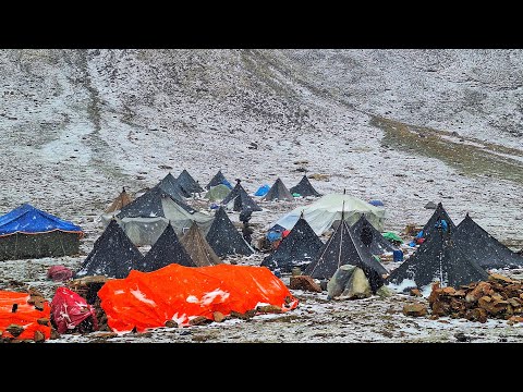 Best Life in the Nepali Himalayan Village During The Snow