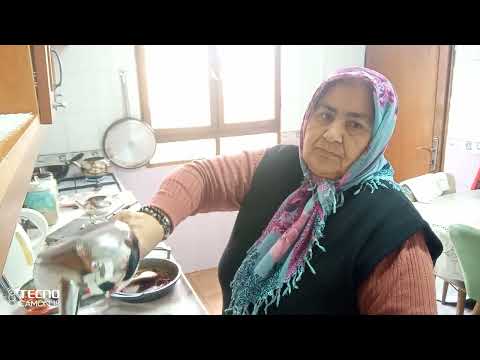 Salçalı tost yaptım çay yumurta peynir zeytin tek başıma