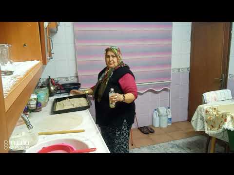 Ispanaklı kat kat börek yaptım güzel oldu yoğurt çay güzel