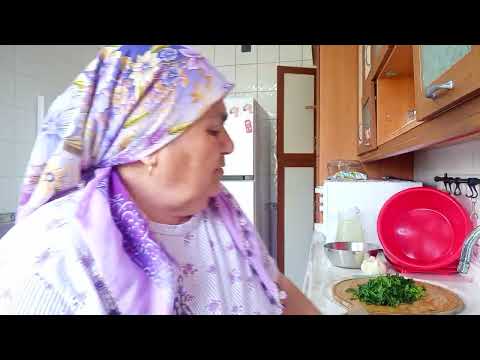 Ispanaklı yumurta yaptım kaşar peyniri domates salatalık