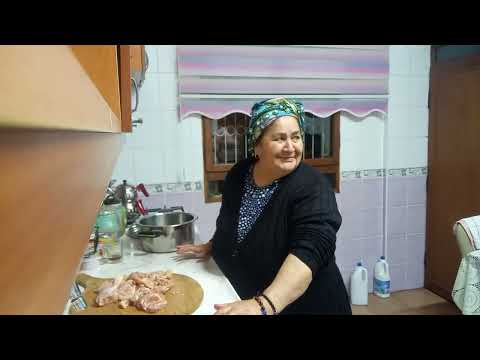 Tavuk kavurması kekikli çok güzel oldu yoğurt turşu beni