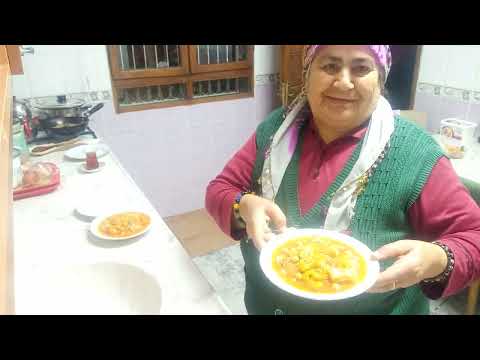 Pırasa yemeği ve bulgur pilavı kedilere parçası nefis oldu