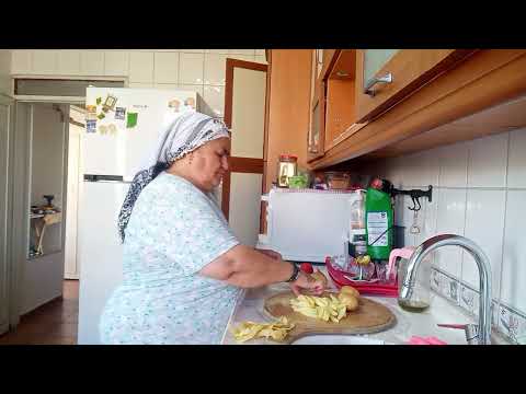 Yeşik mercimek kavurdum patetes soslu çok yorgunum üzgünüm