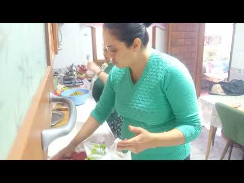Lahmacun hazırlığı içinde çorbada yapıyoruz kızım benim en
