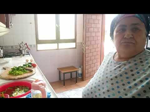Ispanaklı yumurta yaptım kaşar peyniri domates salatalık