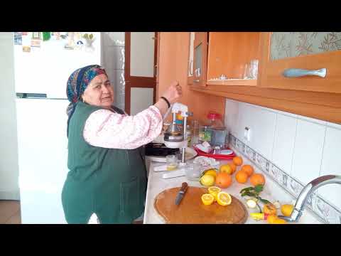 Limonu sıktık derin dondurucuya koydum pelte yaptım