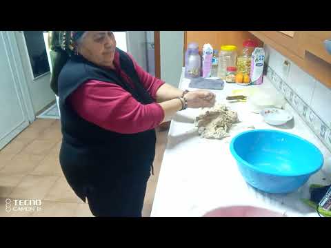 Börek yaptım güzel oldu çay ıspanaklı börek zeytin yoğurt