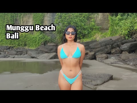 Pantai Dengan Air terjun Di Tebingnya Munggu Beach Bali
