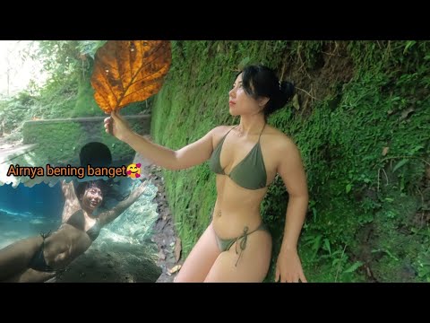 Explore and swimming under water Clear water River