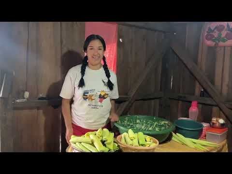 Cocinando humitas hechas en el campo