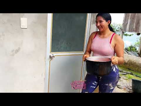 Cocinando el achiote para hacer aliño casero