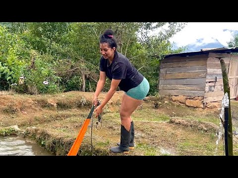 Un dia de pesca en el campo mira lo que saque de la pecera