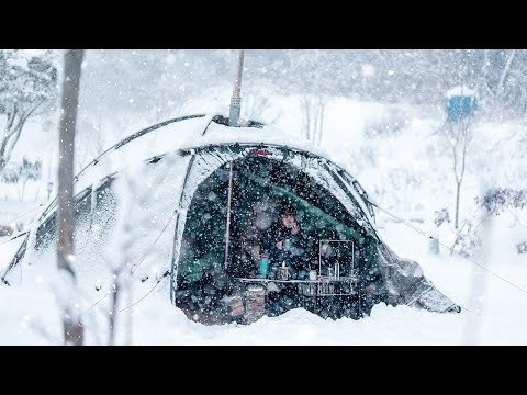 Camping in Heavy snow snow falls all day camping alone in