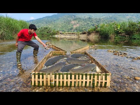 The boy wove bamboo to make a trap to catch fish in the