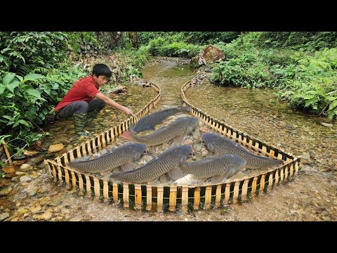 The boy Lam used bamboo to make a trap to catch fish in the
