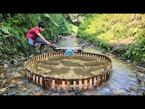 Super fishing skills the boy used bamboo to make a fish