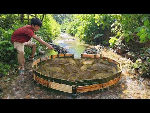 Lam skillfully wove bamboo to make traps for catching fish