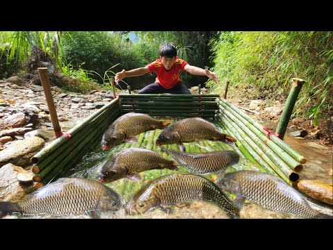 Boy Lam made a fish trap using an ancient method