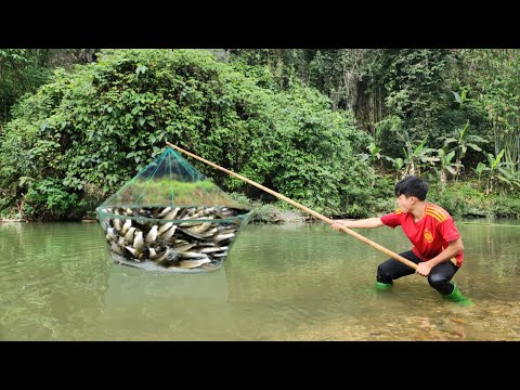 Full video of 32 days of boy Lam making fish traps in the