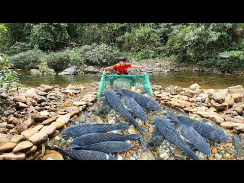 Full video of 55 days of boy Lam making fish traps in a big