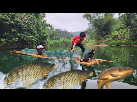 Boy Lam used a raft to cast a bagua net and unexpectedly