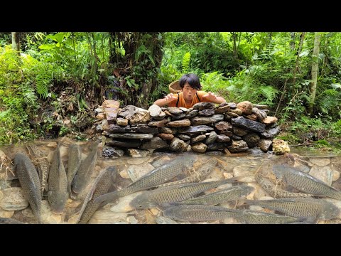 The boy Lam took stones from the stream and stacked them up