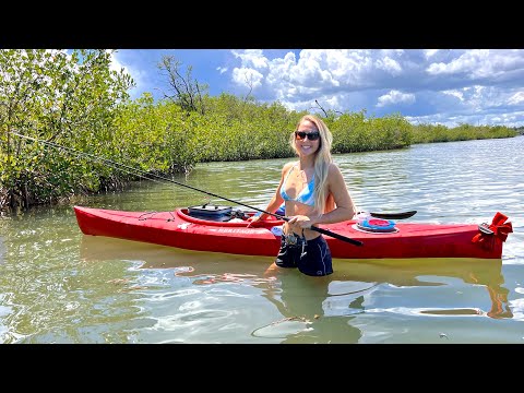 Fishing for SNAPPER Then Something BIG Swims by my Kayak