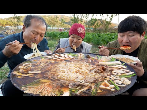 버섯 전골에 칼국수 퐁당 죽까지 만들어 싹싹 비우는 먹방 Mushroom hot pot with