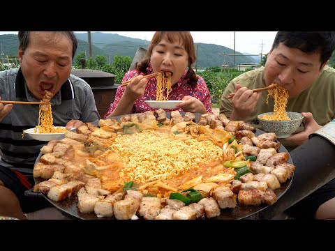 코메디언 이수지님이 솥뚜껑 삼겹 김치전골을 드시러 오셨습니다 Samgyeopsal with Comedian