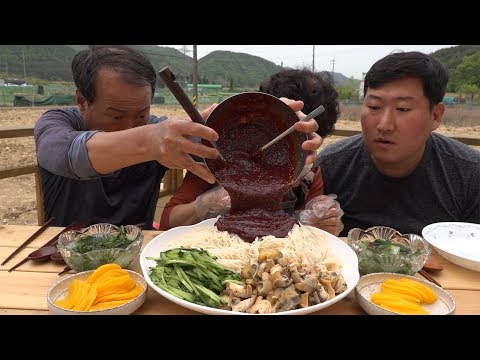 쫀득한 백고둥과 매콤한 소스로 만든 비빔 소면 요리 먹방 Mukbang eating show