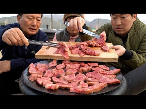숯불 초벌한 솥뚜껑 한우 꽃갈비살 Charcoal grilled HANWOO Korean Beef ribs