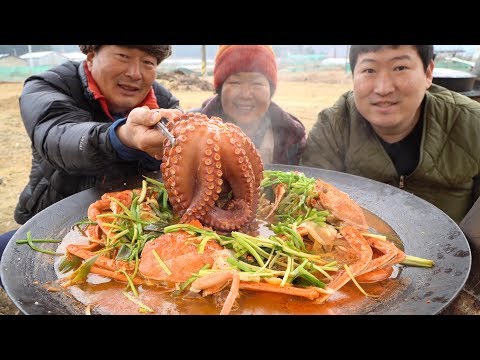 소갈비에 각종 해산물 넣은 퓨전 해물탕 Spicy seafood stew with beef ribs 요리