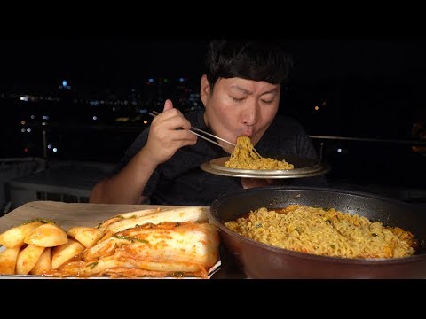 옥탑방 먹방 야경 보며 열라면 Hot spicy instant noodles 요리 먹방 Mukbang