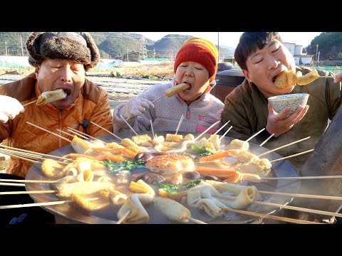 추운 날엔 뜨끈한 어묵탕 꽃게와 표고버섯 쑥갓까지 Fish Cake Skewer Soup 요리 먹방