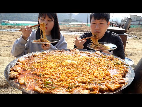 엄청 잘 먹는 먹갱님과 솥뚜껑 파삼탕면 10개 먹방 Hot spicy instant noodles with