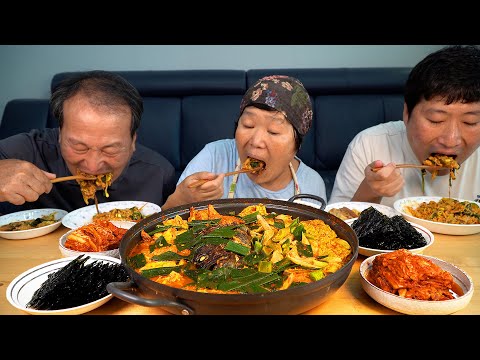 명절에 남은 전 넣은 전 찌개와 나물 듬뿍 넣은 비빔밥 Jeon stew Bibimbap 요리 먹방