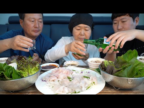 소주 한 잔과 싱싱한 각종 회 도다리 가오리 옥돔 Raw fish Flounder Ray Sea bream