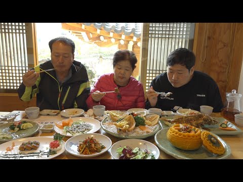 팔공산 고급 한정식 집 Korean Table d hote restaurant 에 어머니 아버지와 먹방