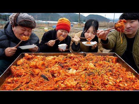 엄청난 크기의 아귀와 콩나물 미나리 가득 넣은 아귀찜 Steamed giant monkfish 요리 먹방
