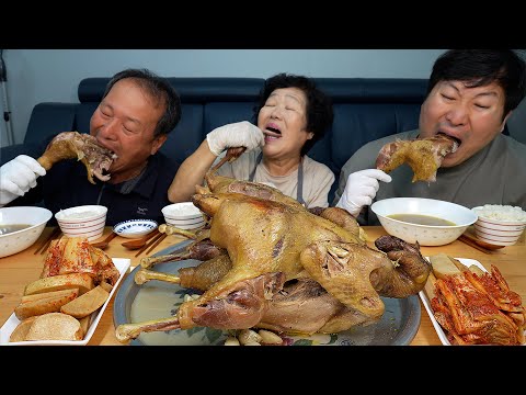 완치하신 어머니와 함께 옻나무 넣어 가마솥에 푹 삶은 토종 옻닭 먹방 Boiled chicken with