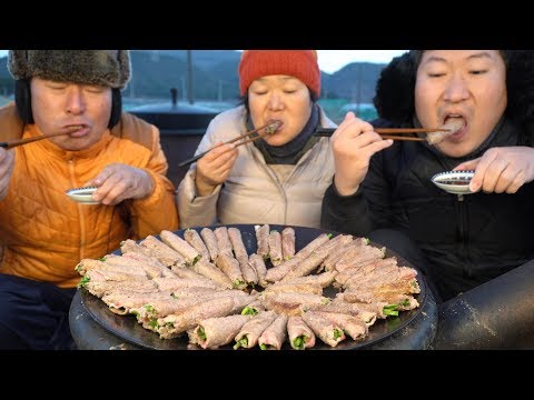 각종 야채를 소고기에 말아 솥뚜껑에 지글지글 구워 만든 소고기 야채말이 Beef roll with