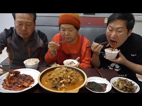 돼지고기 김치찌개 Pork Kimchi Stew 와 밥도둑 반찬들 요리 먹방 Mukbang eating