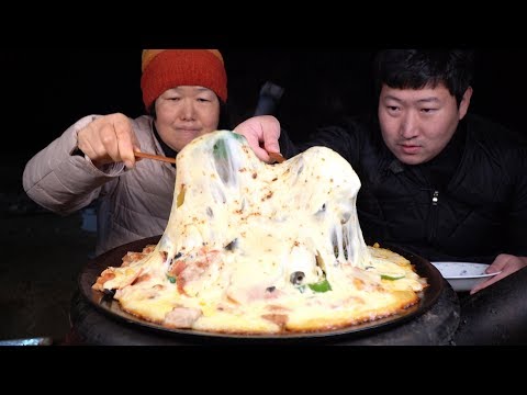 만능 솥뚜껑에 이번엔 피자가 Homemade Pizza 요리 먹방 Mukbang eating show