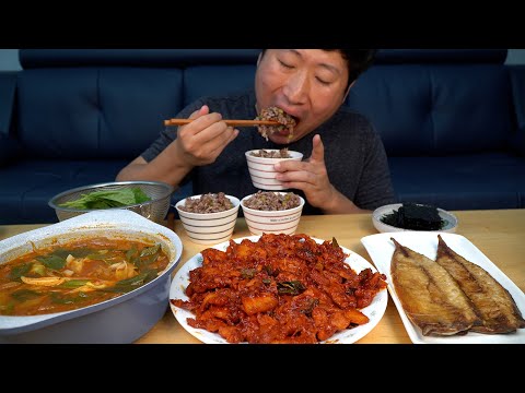 흥삼이가 직접 만든 제육볶음과 김치찌개 고등어구이로 밥 3공기 뚝딱 Stir fried pork