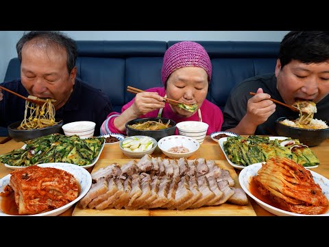 경상도식 얼큰한 소고기뭇국과 제철 부추전 맛있는 수육까지 집밥 한상 먹방 Spicy beef radish