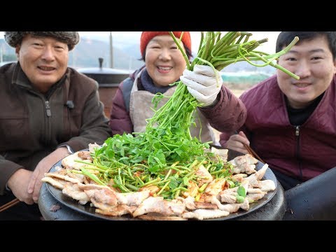 아삭아삭 미나리와 솥뚜껑 삼겹살의 조합 Samgyeopsal with watercress 요리 먹방